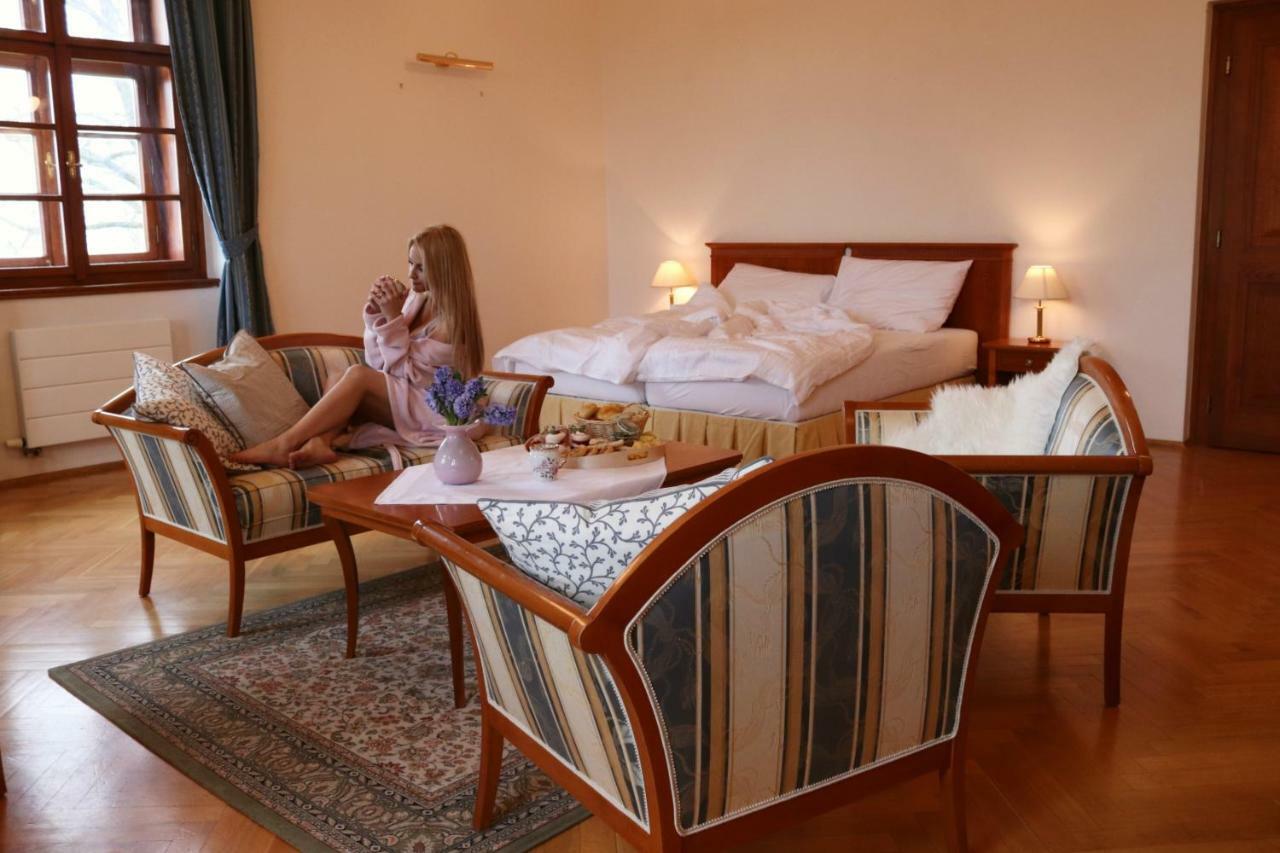 Wellness Hotel Zamecek Jetřichovice エクステリア 写真